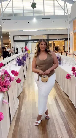 Fendi Nano Fendigraphy Natural Raffia for rent on The Volte - image 4