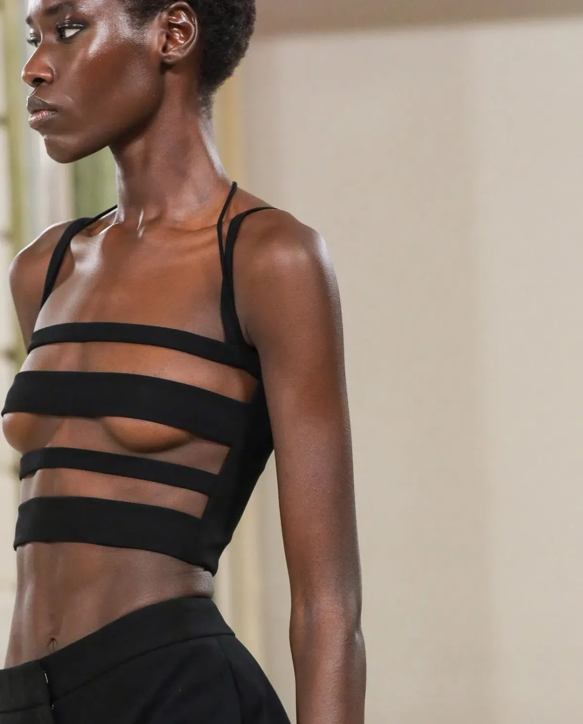 Monot Cutout Crop Top Black Size 4 - Image 2