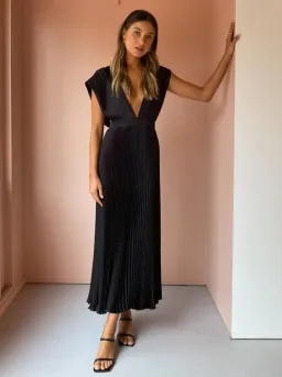 L’Idee Gala Gown in Noir Black Size 8 for rent on The Volte - image 3