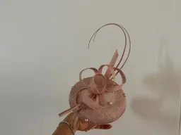 Morgan and Taylor Fascinator for rent on The Volte - image 3