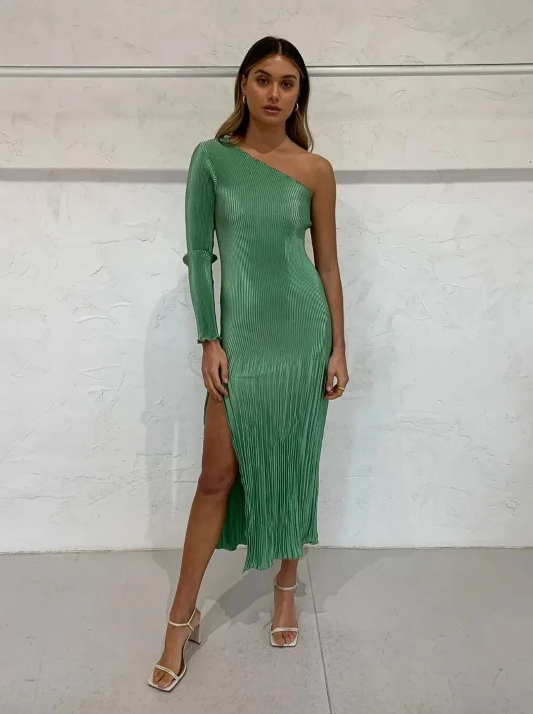 L'idée Soirée One Shoulder Sleeve Gown Green Size 8 for rent on The Volte - main image