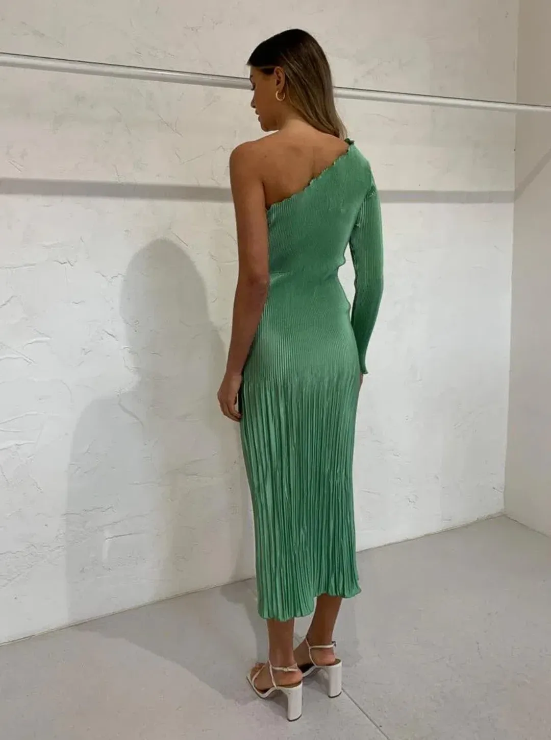 L'idée Soirée One Shoulder Sleeve Gown Green Size 8 for rent on The Volte - main image