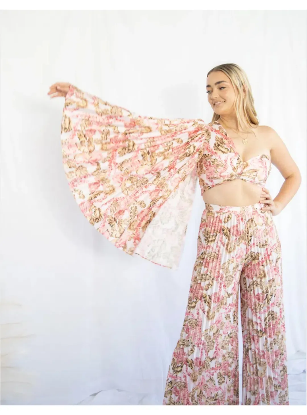 Significant Other Simone Crop and Pants Set in Floral Size AU 10 for rent on The Volte - main image