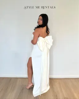 Bianca and Bridgett Willow Midi Dress White Size 14 for rent on The Volte - image 4