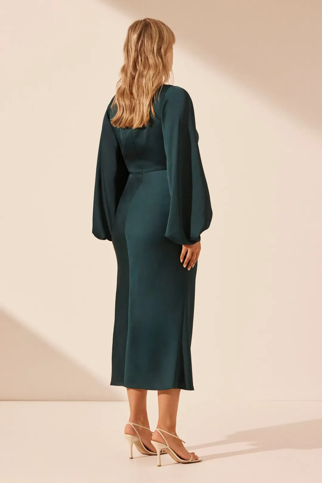 Shona Joy Luxe Balloon Sleeve Knot Front Midi Dress in Emerald Size 18 for rent on The Volte - main image