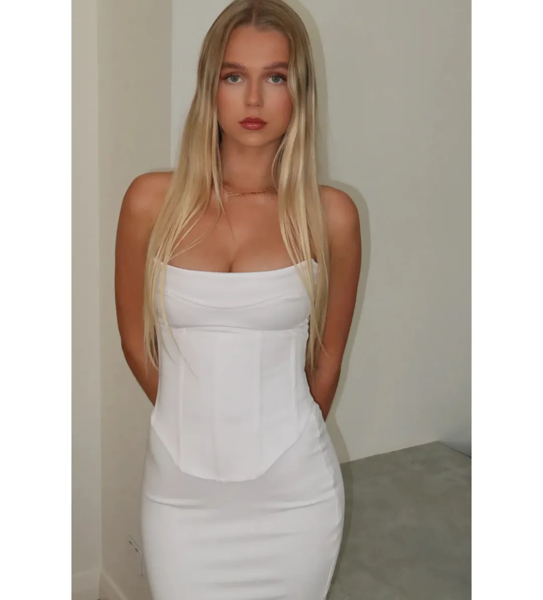 HNTR the label Louie Gown Blanc White Size XS / AU 6 for rent on The Volte - main image