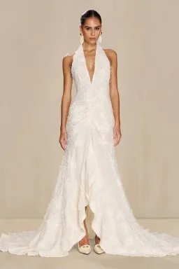 Sonya Moda Noorah Gown in Créme Off-White Size XS / AU 6 for rent on The Volte - image 1
