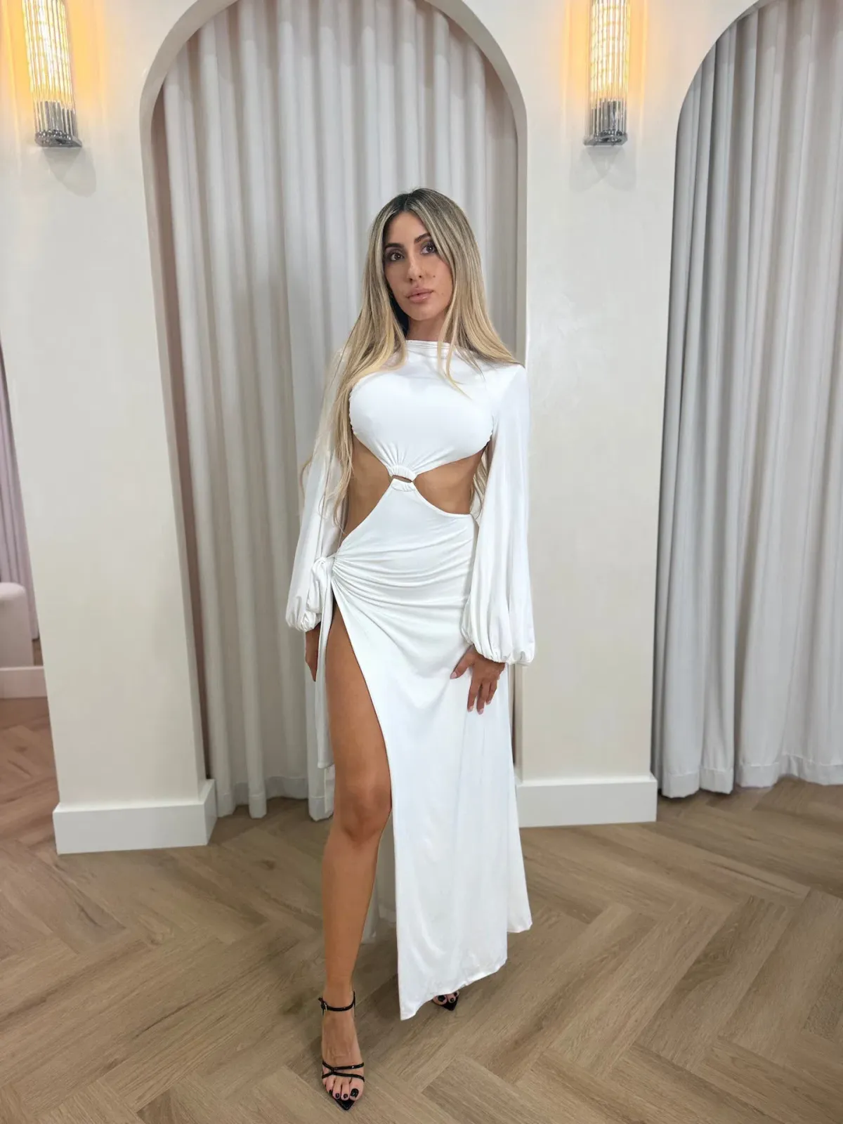 Effie Kats Gisele Gown Ivory Size XS / AU 6 for rent on The Volte - main image