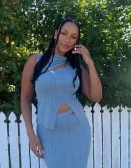 Henne Romee Set- Cloud Blue- Size 10 for rent on The Volte - image 2