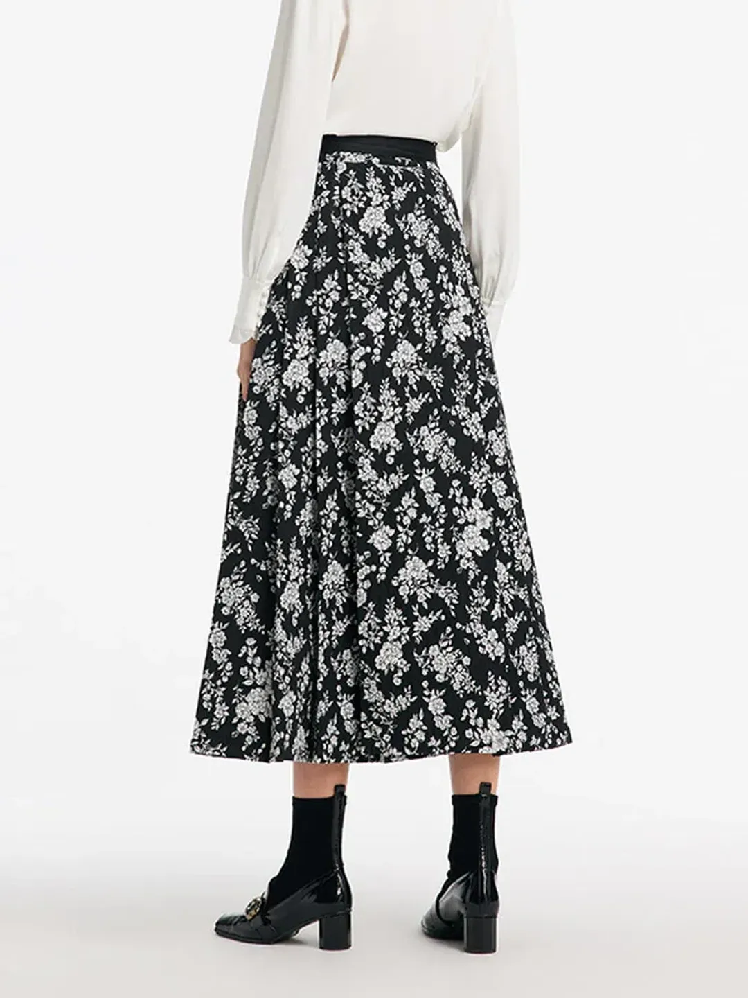 Camellia Jacquard Pleated Women Mamianqun With Bottomed Skirt for rent on The Volte - main image