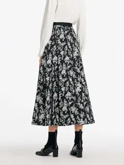 Camellia Jacquard Pleated Women Mamianqun With Bottomed Skirt for rent on The Volte - image 4