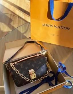 Louis Vuitton Pochette Métis East West for rent on The Volte - image 5