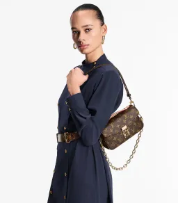 Louis Vuitton Pochette Métis East West for rent on The Volte - image 4