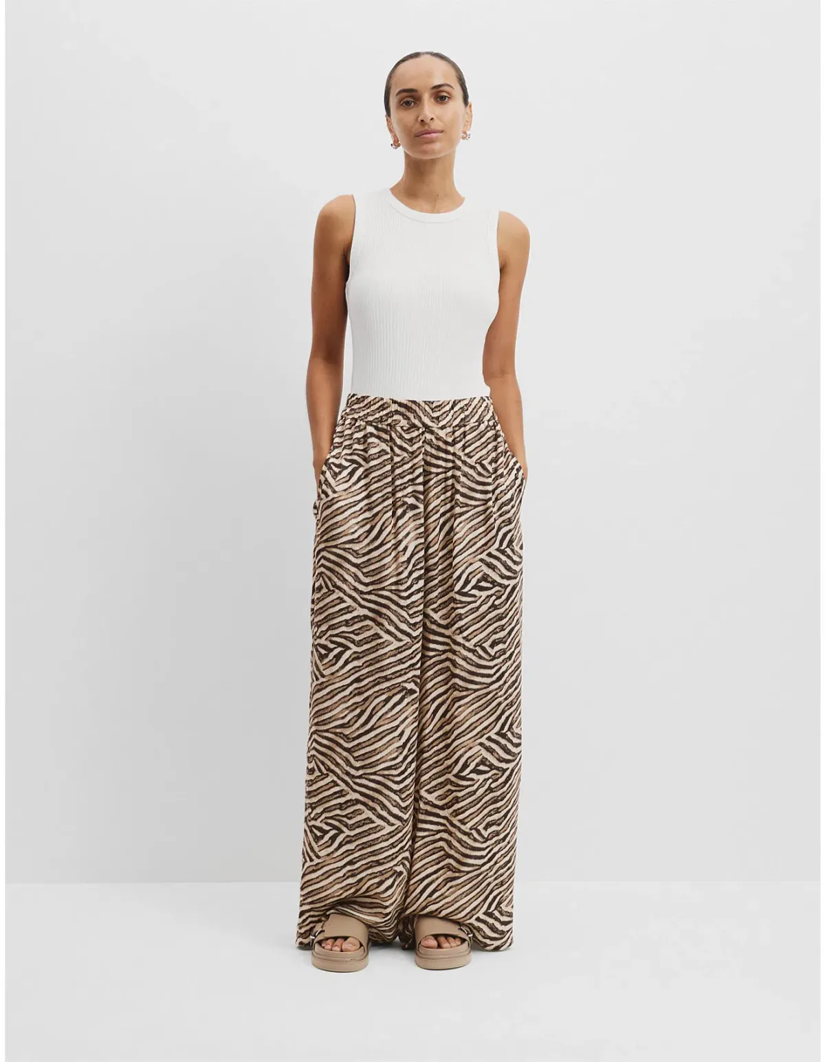 Country Road Print Cupro Pull-on Pant Print Size 6 for rent on The Volte - main image