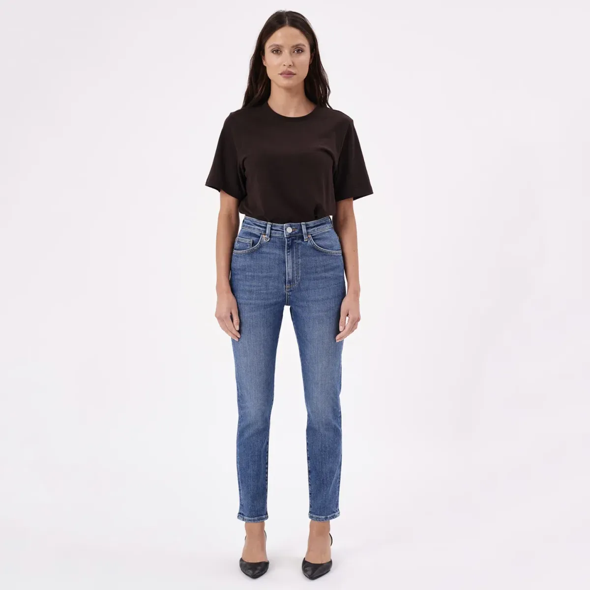 Neuw Denim Lola Mom Iris Jeans Indigo Size 8/S for rent on The Volte - main image