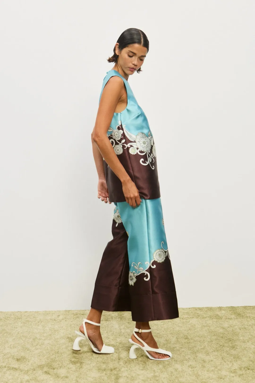 Alemais Gia Pants Prints Size AU 6 for rent on The Volte - main image