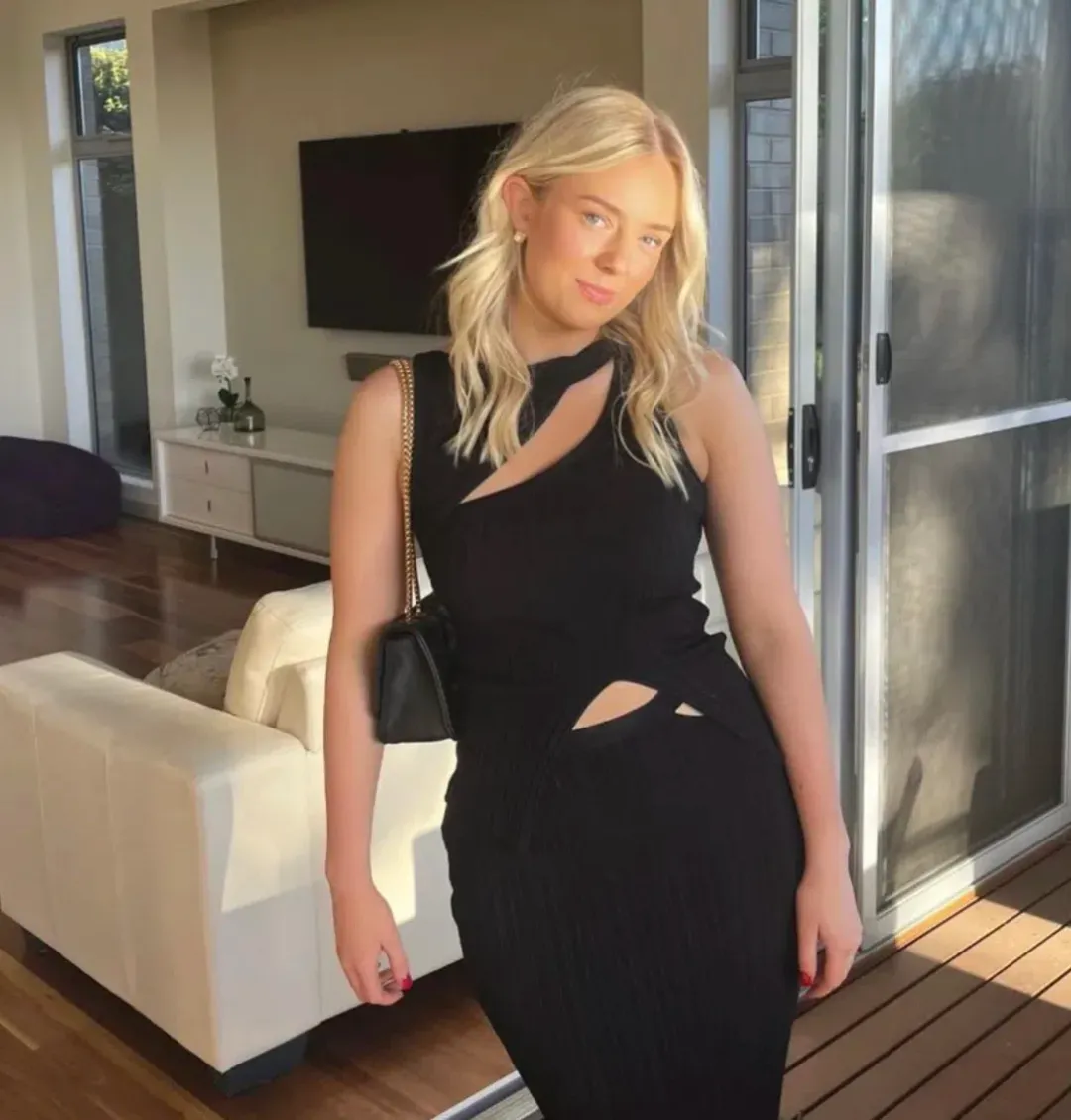 Henne Romee Set Black Size 8  for rent on The Volte - main image