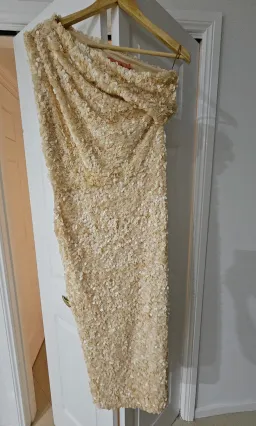 Manning Cartell  for rent on The Volte - image 2