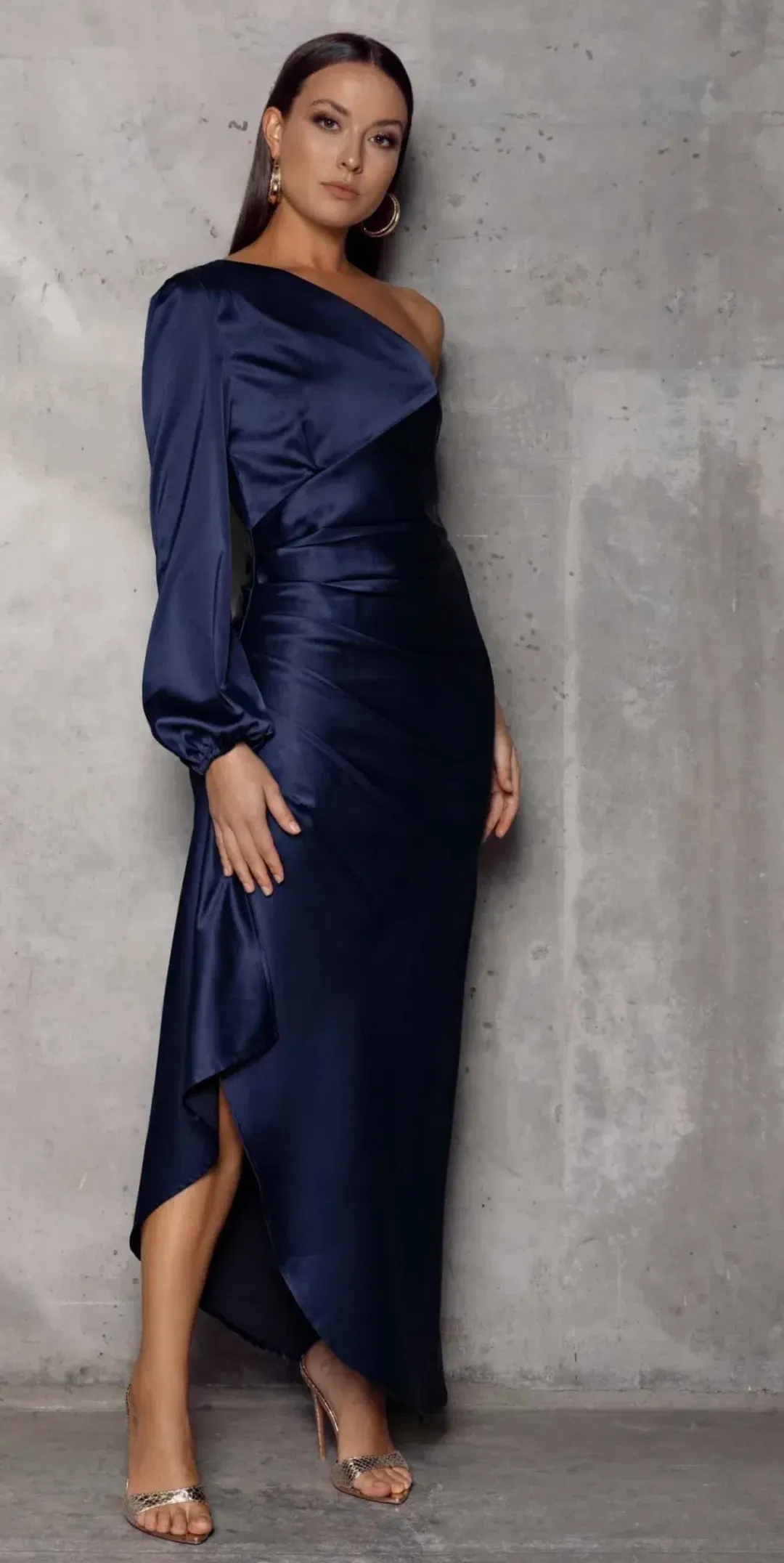 Elle Zeitoune Leon Navy for rent on The Volte - main image