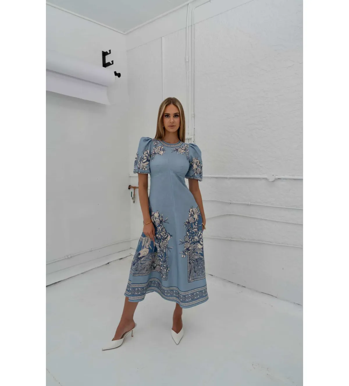 Alemais La Sirena Exclusive Villa Romantica Midi Dress Blue Floral Size AU 10 for rent on The Volte - main image