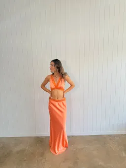 Luna Set Size 8  for rent on The Volte - image 3