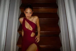 Deconduarte Isola Maxi Wine Premium Glitter Size XS for rent on The Volte - image 6