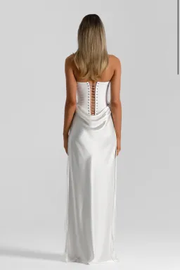 natalie rolt, Verity corset & Evelyn skirt, white, size 6 for rent on The Volte - image 3