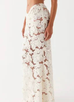 Fiorella Floret Set - Size 6 for rent on The Volte - image 2