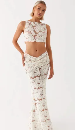 Fiorella Floret Set - Size 6 for rent on The Volte - image 1