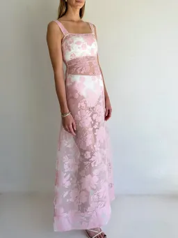 By Nicola Goldie Maxi Marshmallow / Size 6 for rent on The Volte - image 3