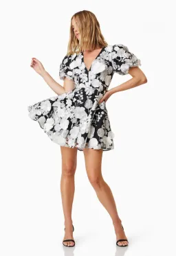Elliatt Selene Floral Mini Dress Black Size M for rent on The Volte - image 2