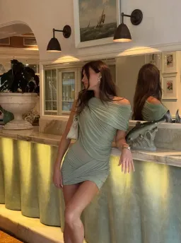 Benni Otto Mini Sage size 8  for rent on The Volte - image 3