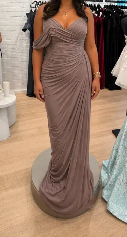 Custom Daphne Dress for rent on The Volte - image 3
