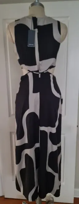 COUNTRY ROAD Print Column Maxi Dress in Stone Geo Print Size 12 - - Black & Stone Golden Brown for rent on The Volte - image 10