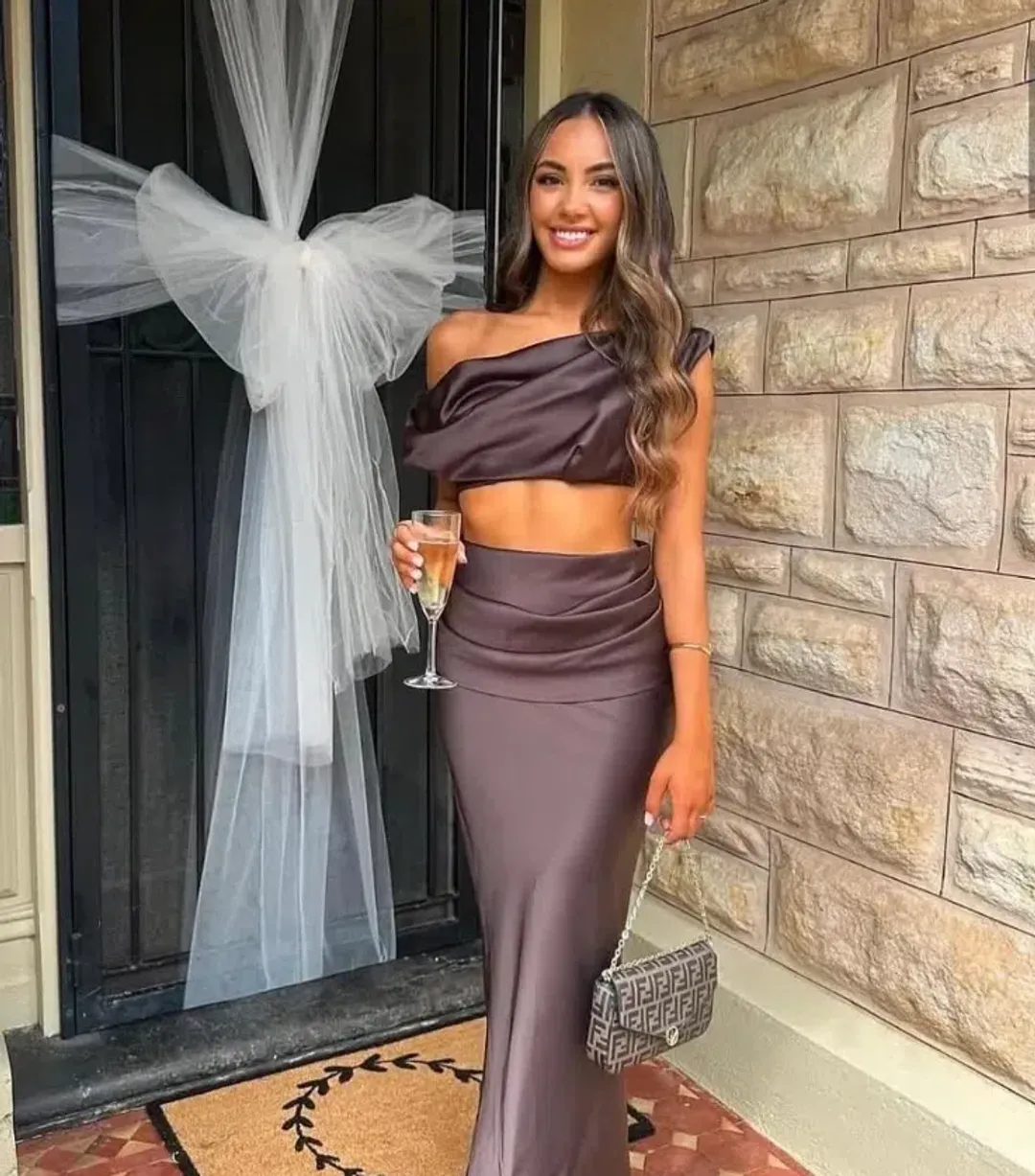 Effie Kats Perez set 8 for rent on The Volte - main image