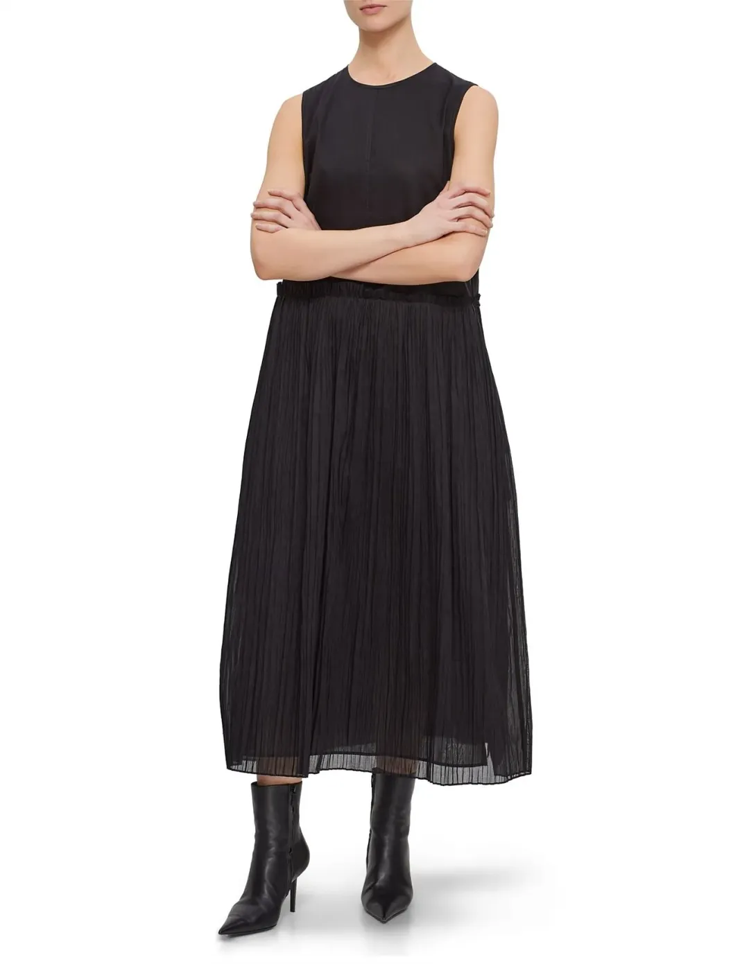 Jil Sander Elegant Pleated Midi Dress Black Size 40 for rent on The Volte - main image
