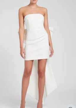 Rebecca Vallance Daphne Mini Ivory Size 8 for rent on The Volte - image 1