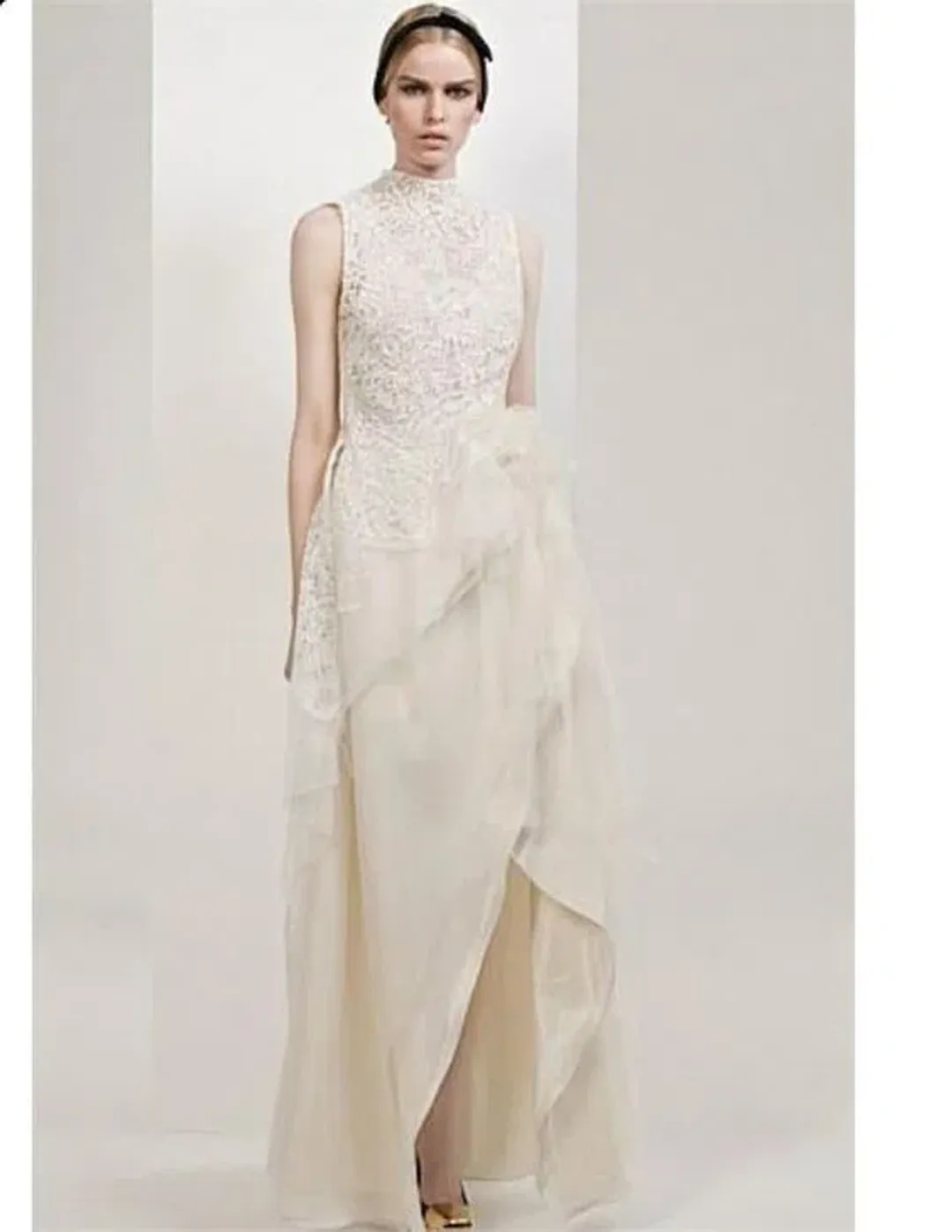 Carla Zampatti Pearl Lace La Belle Époque Gown White Size 6 for rent on The Volte - main image