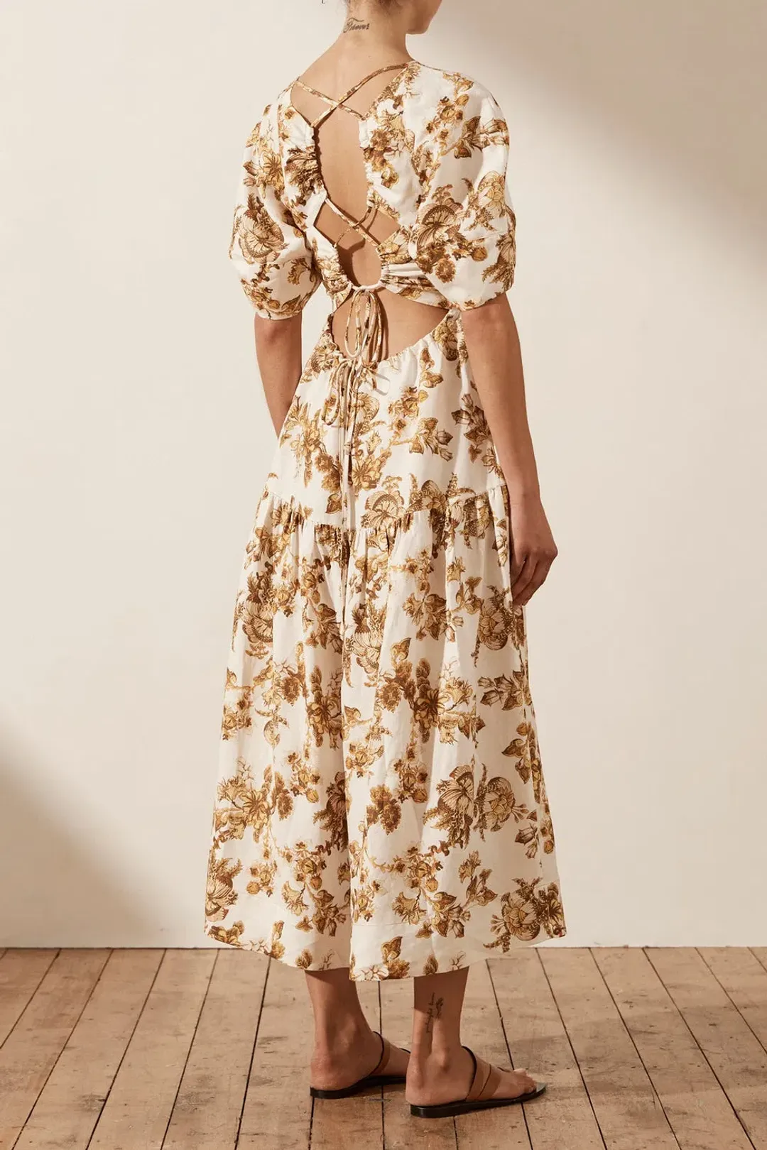 Shona Joy Bella Linen Short Sleeve Open Back Midi Dress Print Size 10 for rent on The Volte - main image