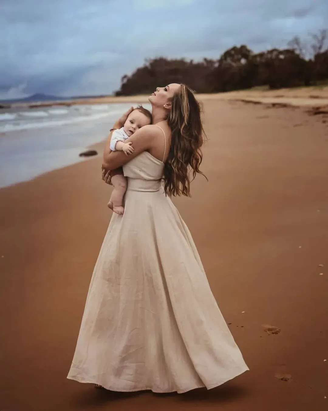 Dissh Aisle Pearl Linen Long Skirt Cream Size 12 for rent on The Volte - main image