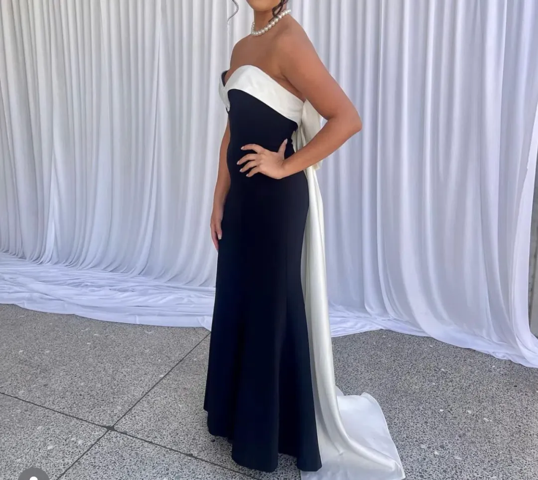 Jovani Strapless Sweetheart Neckline Dress Black Size 8  for rent on The Volte - main image