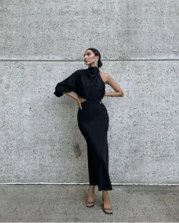 Sheike Olivia Maxi Dress Black Size 8 for rent on The Volte - image 2