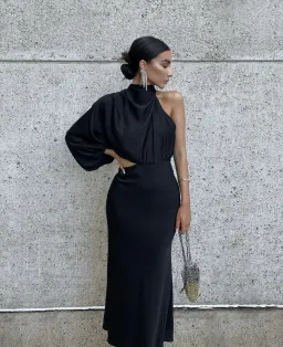 Sheike Olivia Maxi Dress Black Size 8 for rent on The Volte - image 3