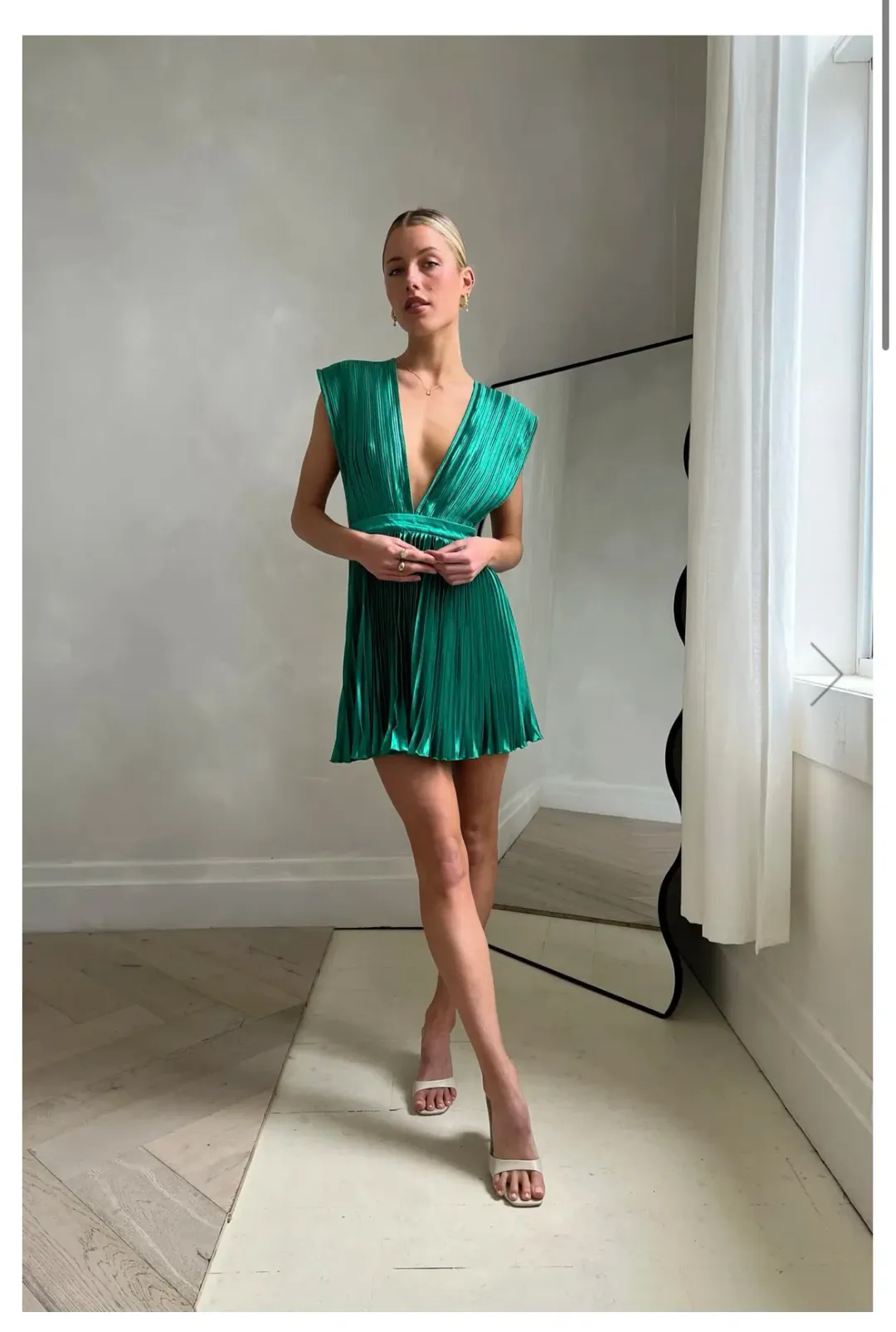 L’idee Gala Mini Emerald Size M / AU 10 for rent on The Volte - main image