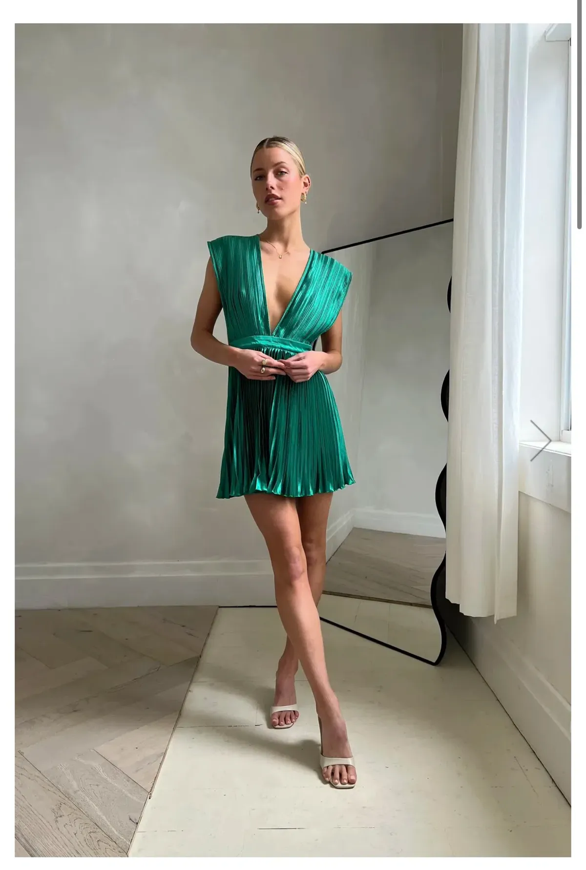 L’idee Gala Mini Emerald Size M / AU 10 for rent on The Volte - main image