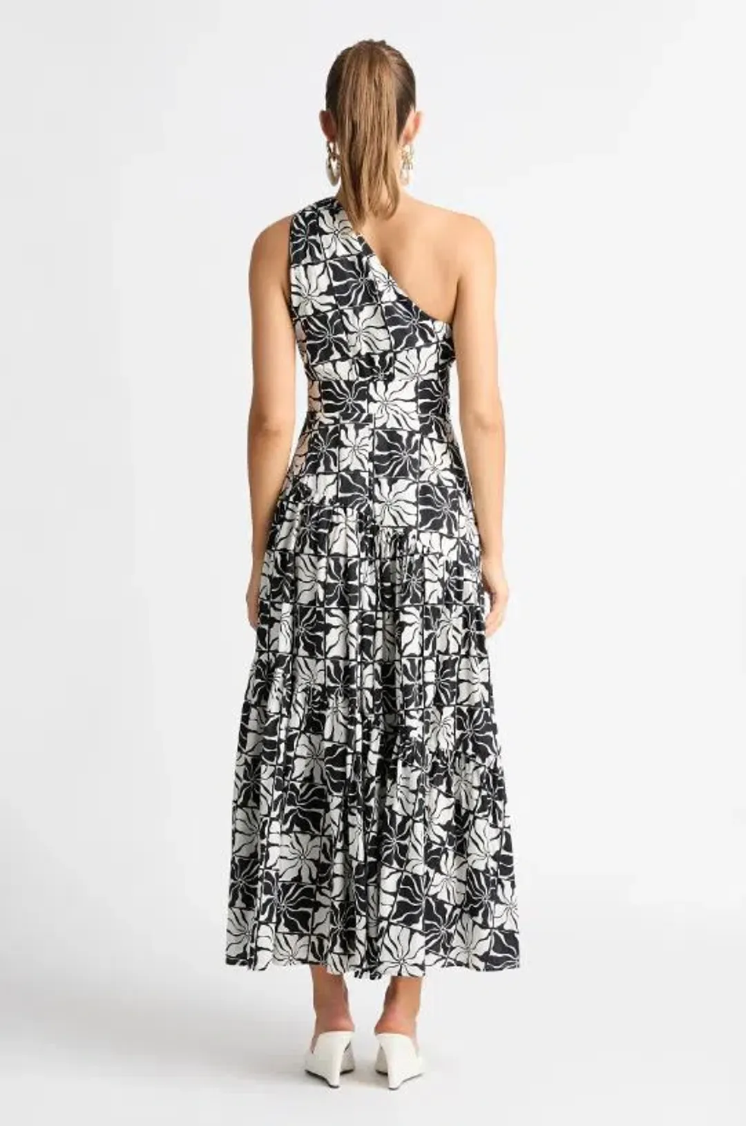 Sheike Magnolia Maxi Dress Black Size AU 8 for rent on The Volte - main image