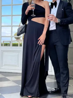 Lovers & Friends Amelie Gown Black Size AU 8 for rent on The Volte - image 4