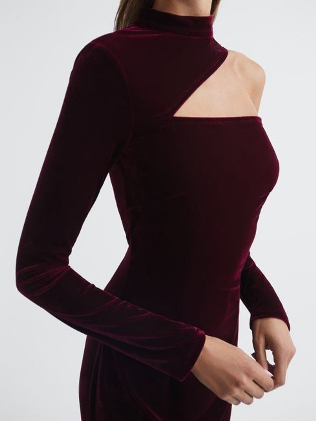 Reiss Tatiana Velvet Cut-out Shoulder Dress Black Size AU 6 for rent on The Volte - main image