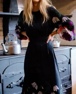 Binny  The Laden Table  Maxi Dress Print Size 14 for rent on The Volte - image 5