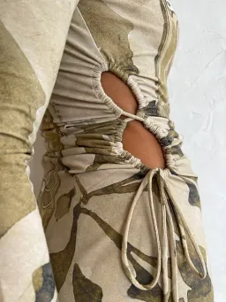 Camilla and Marc Kyha Midi Dress Print Size 6 for rent on The Volte - image 5